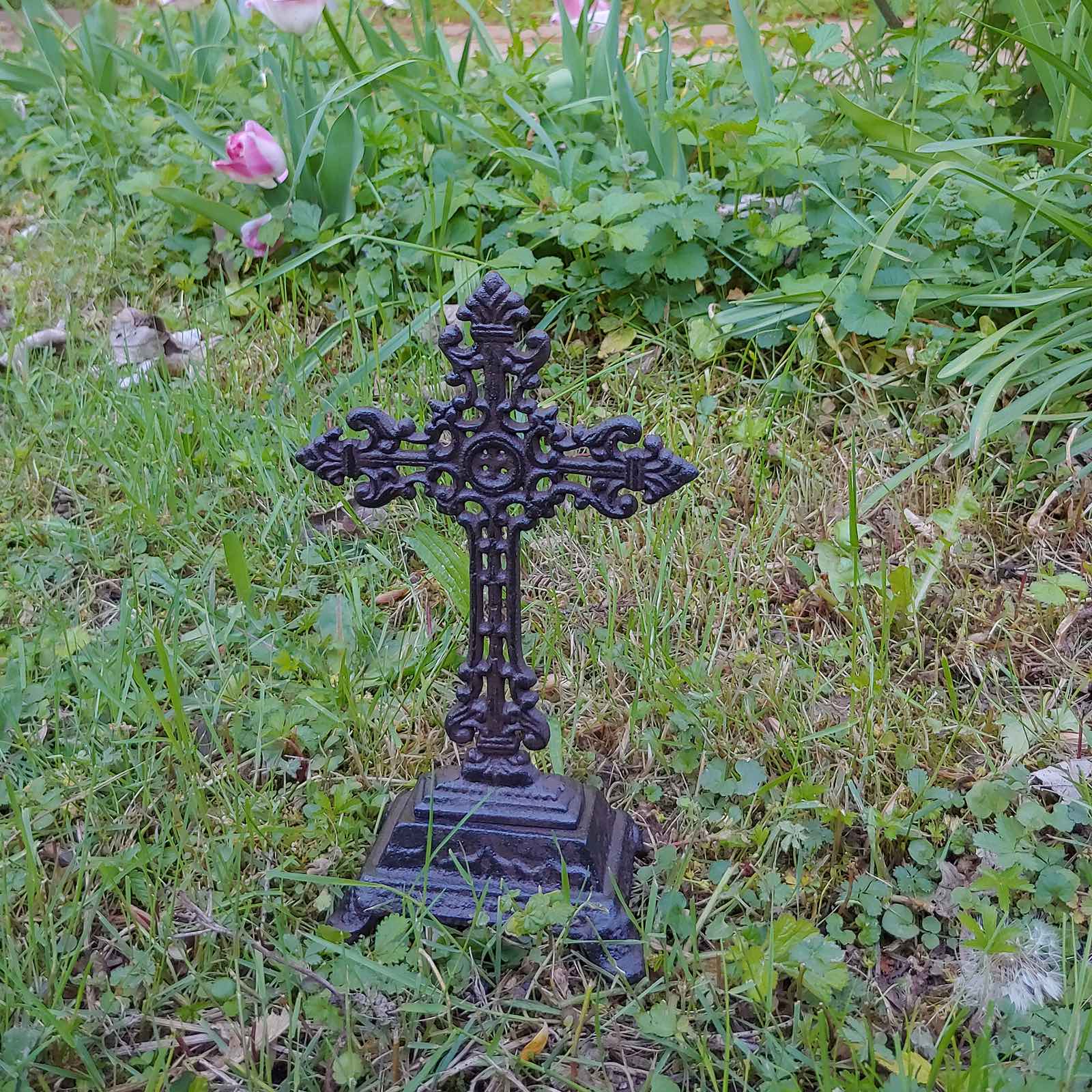 Kreuz Kruzifix im Nostaligie Anitk-Stil Eisen Deko Standkreuz Kirche