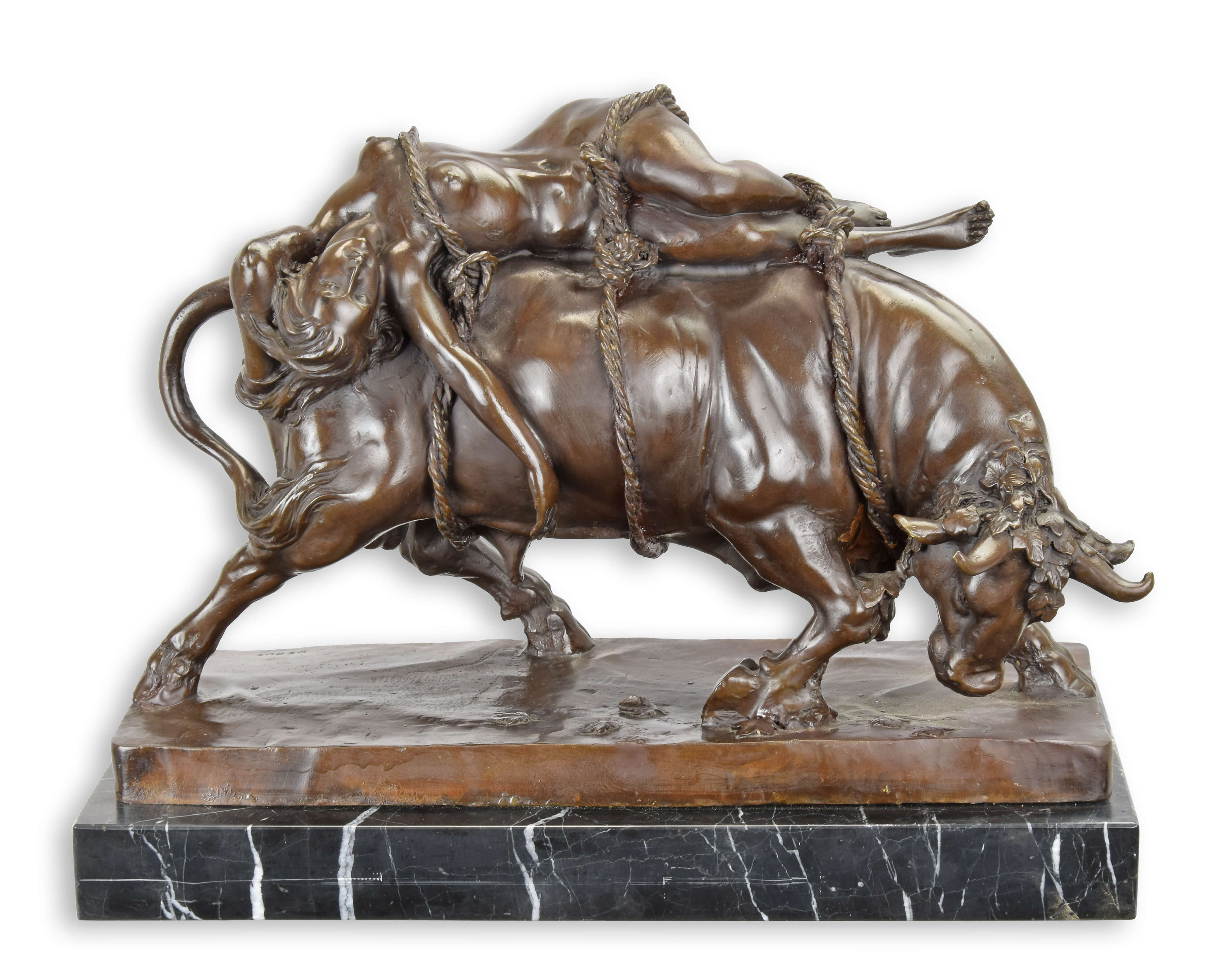Une sculpture en bronze représentant Europe et le taureau réplique design rétro décoration